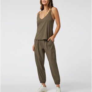 Vuori “Villa”jogger set.